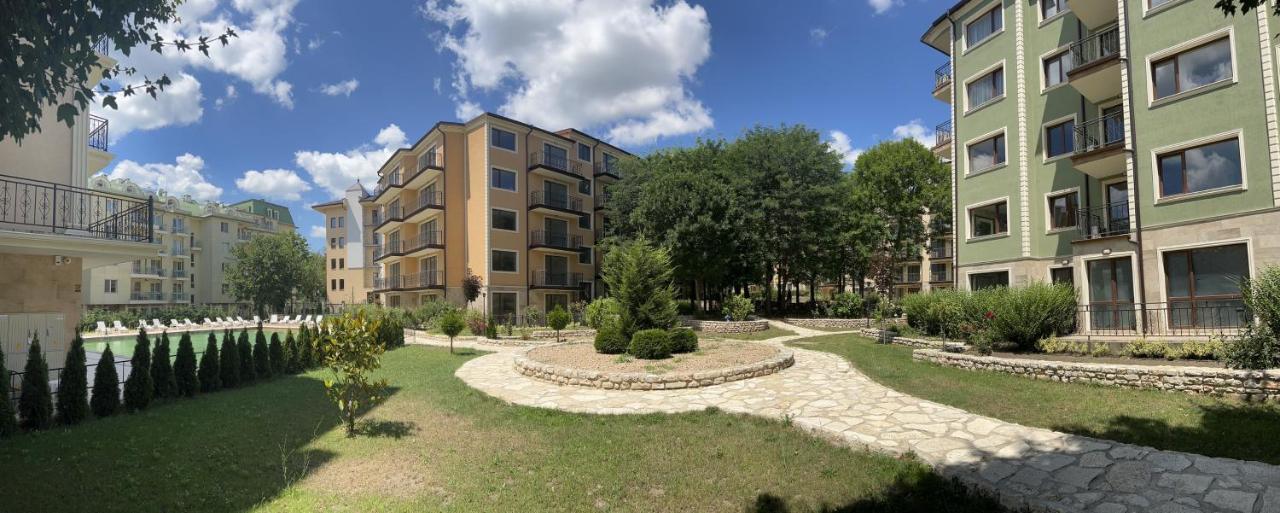 וארנה Rabi Park Residence מראה חיצוני תמונה